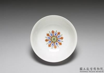 图片[3]-Bowl with landscape on a polychrome red ground in yangcai painted enamels. With wood case, Qianlong reign (1736-1795), Qing dynasty-China Archive